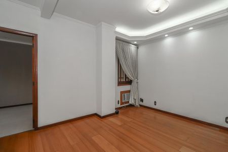 Casa à venda com 374m², 3 quartos e 4 vagas Casa à venda com 374m², 3 quartos e 4 vagasQuarto Suíte