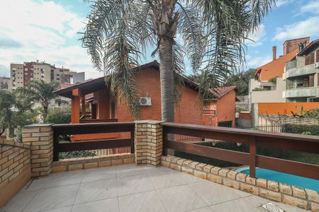 Casa à venda com 374m², 3 quartos e 4 vagas Casa à venda com 374m², 3 quartos e 4 vagasVaranda da Suíte 2