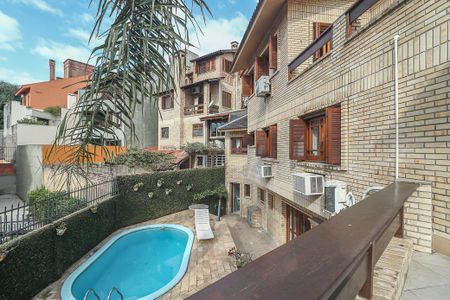 Casa à venda com 374m², 3 quartos e 4 vagas Casa à venda com 374m², 3 quartos e 4 vagasVaranda da Suíte 2