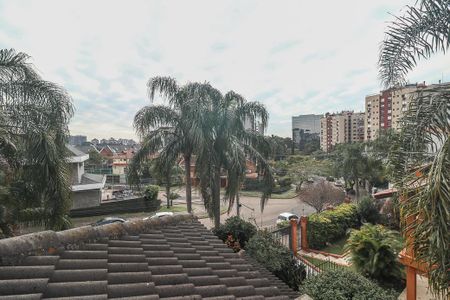 Vista de casa à venda com 3 quartos, 374m² em Chácara das Pedras, Porto Alegre