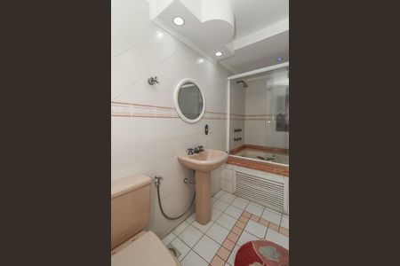Casa à venda com 374m², 3 quartos e 4 vagas Casa à venda com 374m², 3 quartos e 4 vagasBanheiro da Suíte