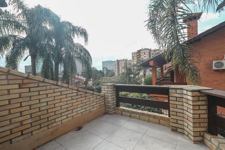 Casa à venda com 374m², 3 quartos e 4 vagas Casa à venda com 374m², 3 quartos e 4 vagasVaranda da Suíte 2