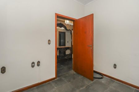 Casa à venda com 374m², 3 quartos e 4 vagas Casa à venda com 374m², 3 quartos e 4 vagasEscritório