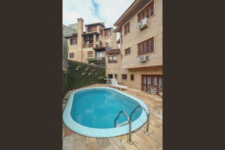 Casa à venda com 374m², 3 quartos e 4 vagas Casa à venda com 374m², 3 quartos e 4 vagasPiscina