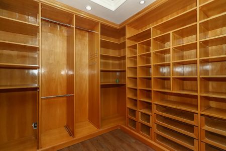 Casa à venda com 374m², 3 quartos e 4 vagas Casa à venda com 374m², 3 quartos e 4 vagasCloset da suíte 3