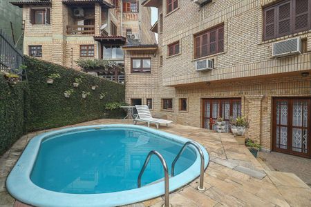 Casa à venda com 374m², 3 quartos e 4 vagas Casa à venda com 374m², 3 quartos e 4 vagasPiscina