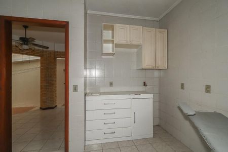 Casa à venda com 374m², 3 quartos e 4 vagas Casa à venda com 374m², 3 quartos e 4 vagasLavanderia
