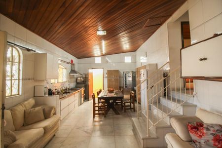 Casa à venda com 3 quartos, 200m² em Vila Mangalot, São Paulo