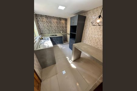 Casa para alugar com 64m², 2 quartos e 2 vagasCozinha