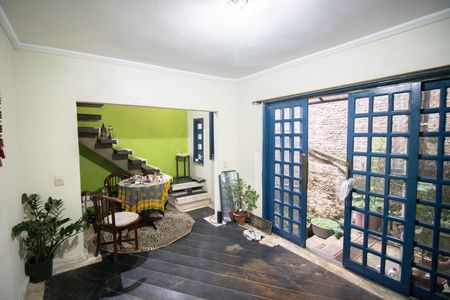 SALA de casa à venda com 2 quartos, 220m² em Parque Peruche, São Paulo