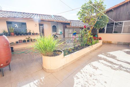 Casa à venda com 378m², 5 quartos e 6 vagas Casa à venda com 378m², 5 quartos e 6 vagasarea de serviço e jardim