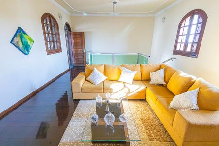 Casa à venda com 378m², 5 quartos e 6 vagas Casa à venda com 378m², 5 quartos e 6 vagassala (2º pavimento)