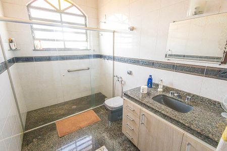 Casa à venda com 378m², 5 quartos e 6 vagas Casa à venda com 378m², 5 quartos e 6 vagasbanheiro