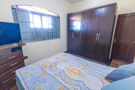 Casa à venda com 378m², 5 quartos e 6 vagas Casa à venda com 378m², 5 quartos e 6 vagasquarto 4
