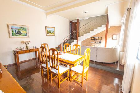Casa à venda com 378m², 5 quartos e 6 vagas Casa à venda com 378m², 5 quartos e 6 vagassala / (1º pavimento)