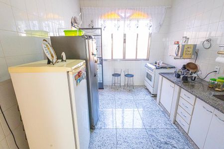 Casa à venda com 378m², 5 quartos e 6 vagas Casa à venda com 378m², 5 quartos e 6 vagascozinha