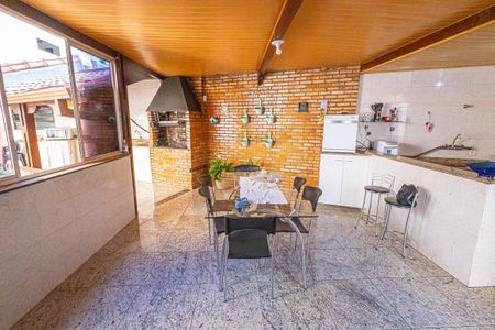 Casa à venda com 378m², 5 quartos e 6 vagas Casa à venda com 378m², 5 quartos e 6 vagascozinha gourmet