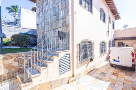 Casa à venda com 378m², 5 quartos e 6 vagas Casa à venda com 378m², 5 quartos e 6 vagasgaragem