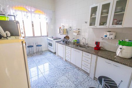 Casa à venda com 378m², 5 quartos e 6 vagas Casa à venda com 378m², 5 quartos e 6 vagascozinha