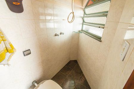 Casa à venda com 378m², 5 quartos e 6 vagas Casa à venda com 378m², 5 quartos e 6 vagasbanheiro de serviço