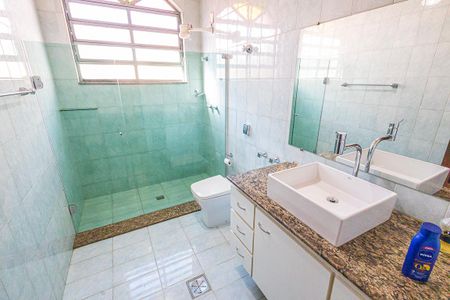 Casa à venda com 378m², 5 quartos e 6 vagas Casa à venda com 378m², 5 quartos e 6 vagasbanheiro