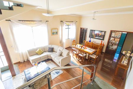 Casa à venda com 378m², 5 quartos e 6 vagas Casa à venda com 378m², 5 quartos e 6 vagassala / (1º pavimento)