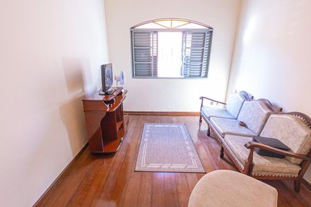 Casa à venda com 378m², 5 quartos e 6 vagas Casa à venda com 378m², 5 quartos e 6 vagasquarto 1