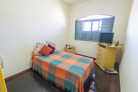 Casa à venda com 378m², 5 quartos e 6 vagas Casa à venda com 378m², 5 quartos e 6 vagasquarto 3