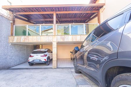 Casa à venda com 378m², 5 quartos e 6 vagas Casa à venda com 378m², 5 quartos e 6 vagasgaragem
