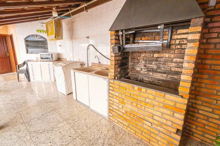 Casa à venda com 378m², 5 quartos e 6 vagas Casa à venda com 378m², 5 quartos e 6 vagasarea de serviço e jardim