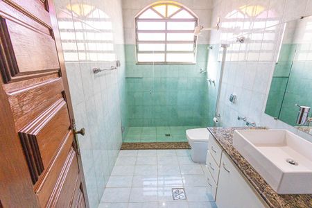 Casa à venda com 378m², 5 quartos e 6 vagas Casa à venda com 378m², 5 quartos e 6 vagasbanheiro