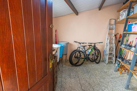 Casa à venda com 378m², 5 quartos e 6 vagas Casa à venda com 378m², 5 quartos e 6 vagasquarto de serviço