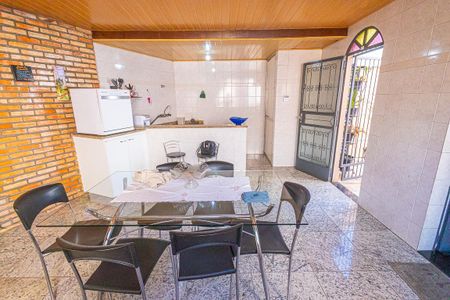 Casa à venda com 378m², 5 quartos e 6 vagas Casa à venda com 378m², 5 quartos e 6 vagascozinha gourmet
