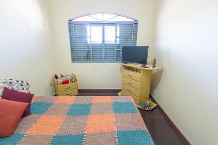 Casa à venda com 378m², 5 quartos e 6 vagas Casa à venda com 378m², 5 quartos e 6 vagasquarto 3