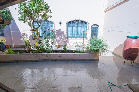 Casa à venda com 378m², 5 quartos e 6 vagas Casa à venda com 378m², 5 quartos e 6 vagasarea de serviço e jardim