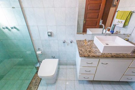 Casa à venda com 378m², 5 quartos e 6 vagas Casa à venda com 378m², 5 quartos e 6 vagasbanheiro