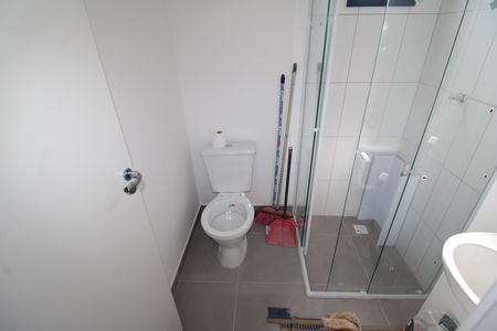 Banheiro de kitnet/studio para alugar com 1 quarto, 26m² em Vila Dom Pedro Ii, São Paulo