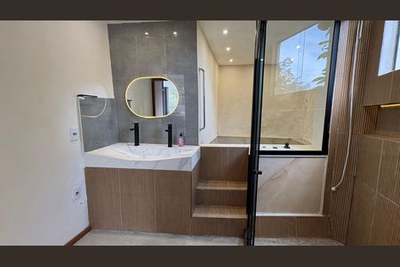 Casa de condomínio para alugar com 90m², 3 quartos e 2 vagas Casa de condomínio para alugar com 90m², 3 quartos e 2 vagasBanheiro da Suíte 3