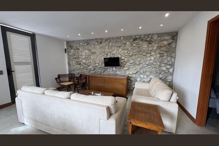 Sala de casa de condomínio para alugar com 3 quartos, 90m² em Quitandinha, Petrópolis
