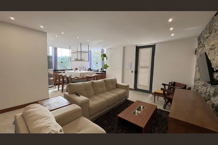 Sala de casa de condomínio para alugar com 3 quartos, 90m² em Quitandinha, Petrópolis