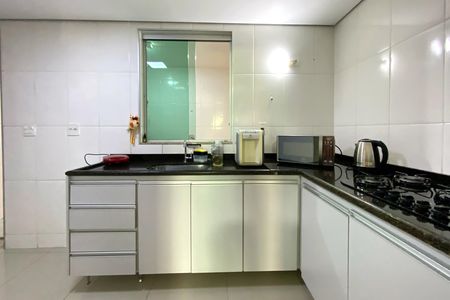 Cozinha de apartamento à venda com 2 quartos, 170m² em Planalto, Belo Horizonte