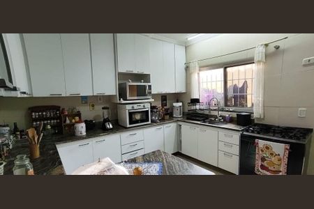 Casa à venda com 284m², 3 quartos e 3 vagas