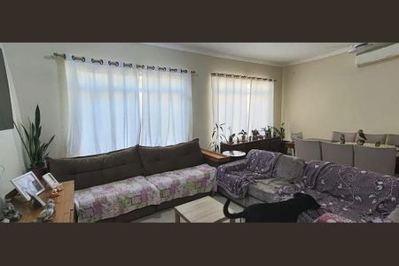 Casa à venda com 284m², 3 quartos e 3 vagas