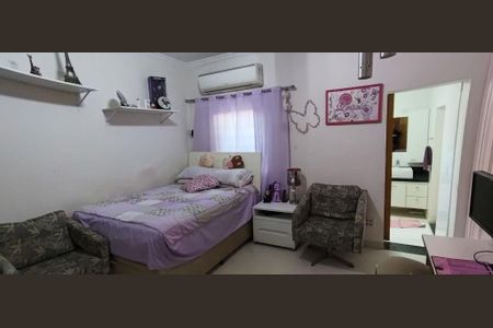 Casa à venda com 284m², 3 quartos e 3 vagas