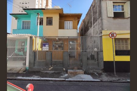 Casa para alugar com 110m², 2 quartos e 2 vagas Casa para alugar com 110m², 2 quartos e 2 vagasFachada