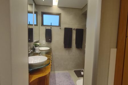 Apartamento à venda com 166m², 3 quartos e 2 vagas Apartamento à venda com 166m², 3 quartos e 2 vagasBanheiro da Suíte 1