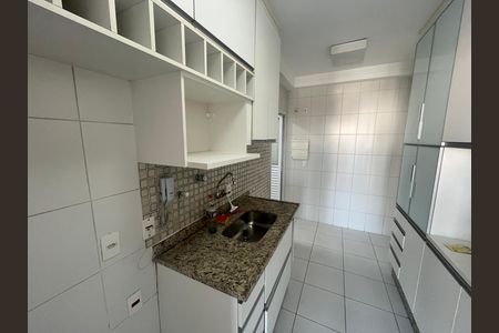 Cozinha de apartamento para alugar com 2 quartos, 86m² em Lar São Paulo, São Paulo