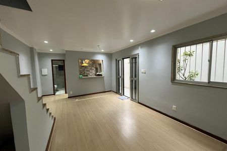 Sala de casa para alugar com 2 quartos, 90m² em Jardim Vinte E Cinco de Agosto, Duque de Caxias