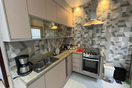 Cozinha de casa para alugar com 2 quartos, 90m² em Jardim Vinte E Cinco de Agosto, Duque de Caxias