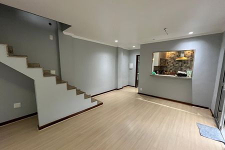 Sala de casa para alugar com 2 quartos, 90m² em Jardim Vinte E Cinco de Agosto, Duque de Caxias